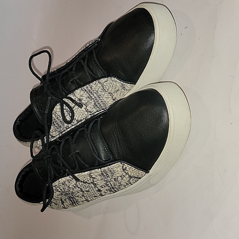 COLE HAAN WOMEN'S GRANSPRO SPECTATOR SNEAKERS - Picture 1 of 15